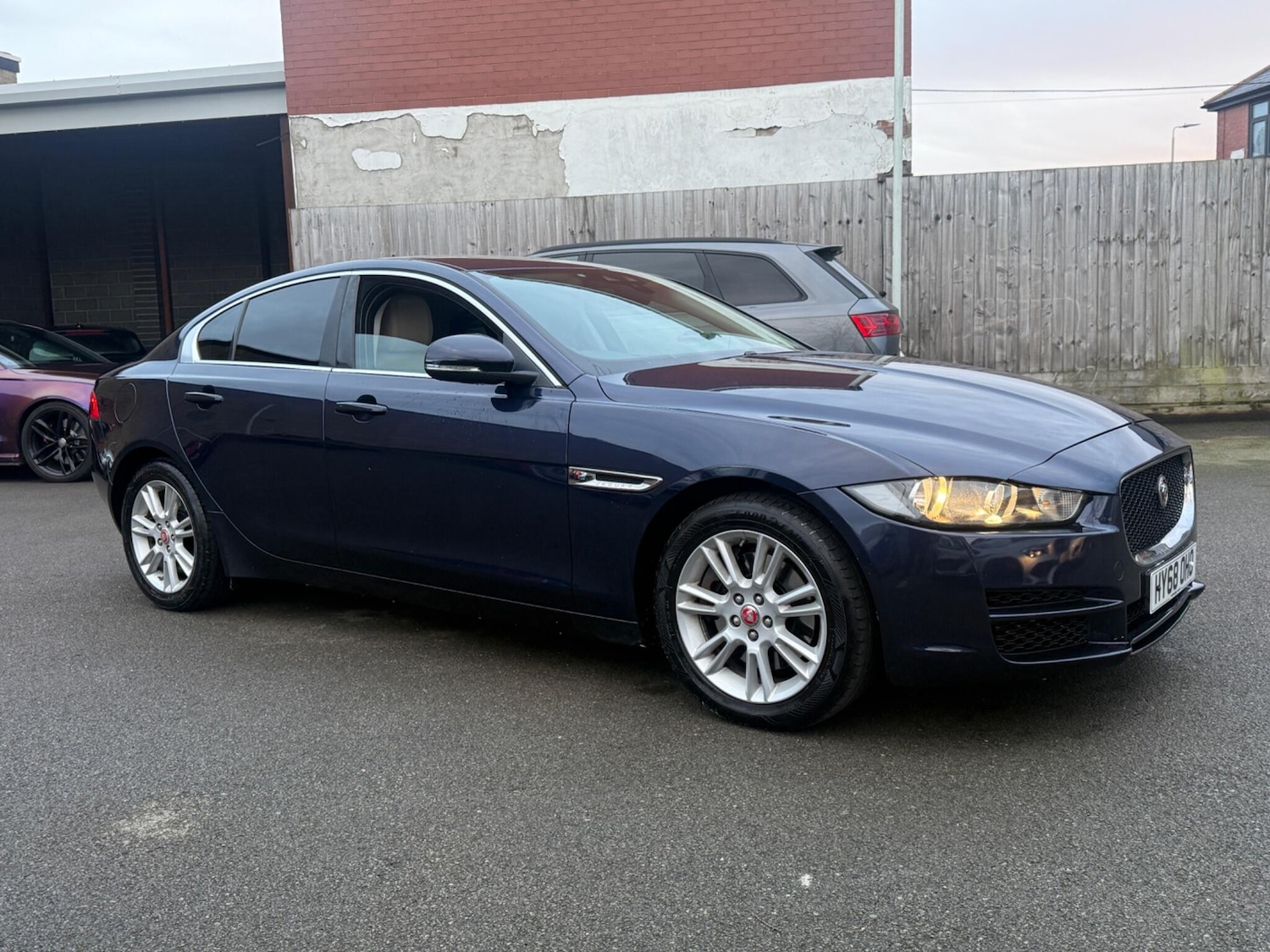 Used Jaguar XE 2018 for sale - 78058374: Photo 3