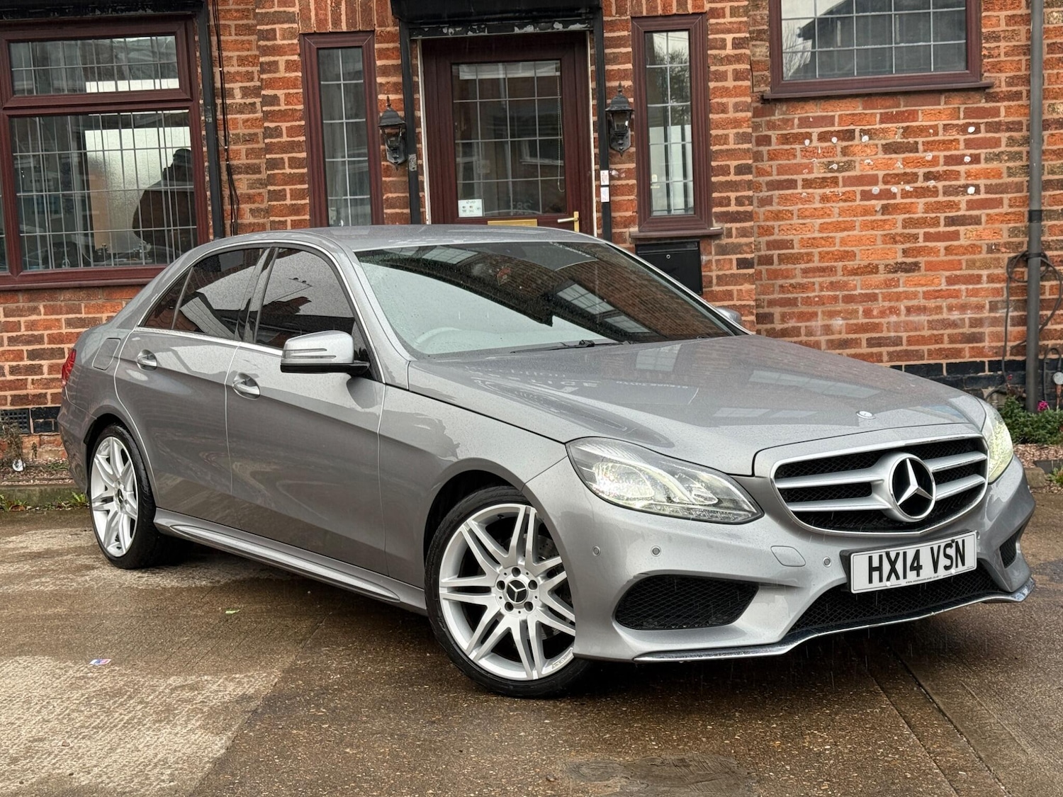 Used Mercedes-Benz E Class 2014 for sale - 76688978: Photo 2