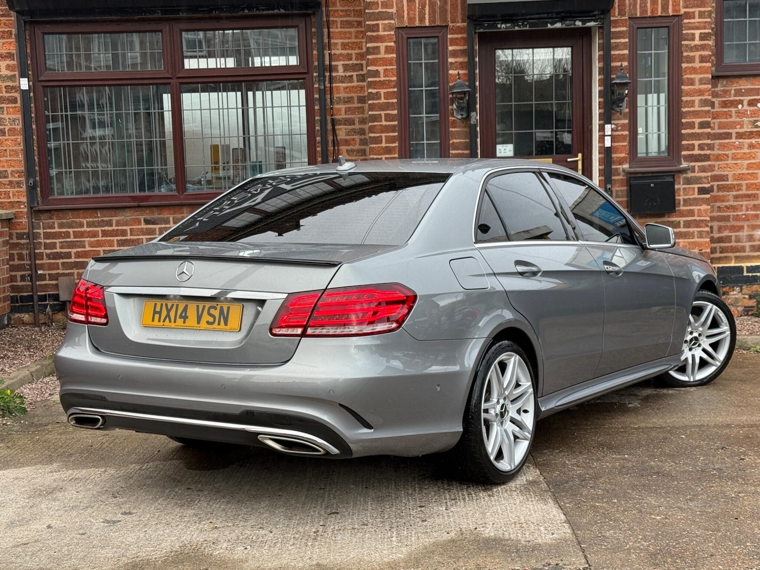 Used Mercedes-Benz E Class 2014 for sale - 76688978: Photo 5