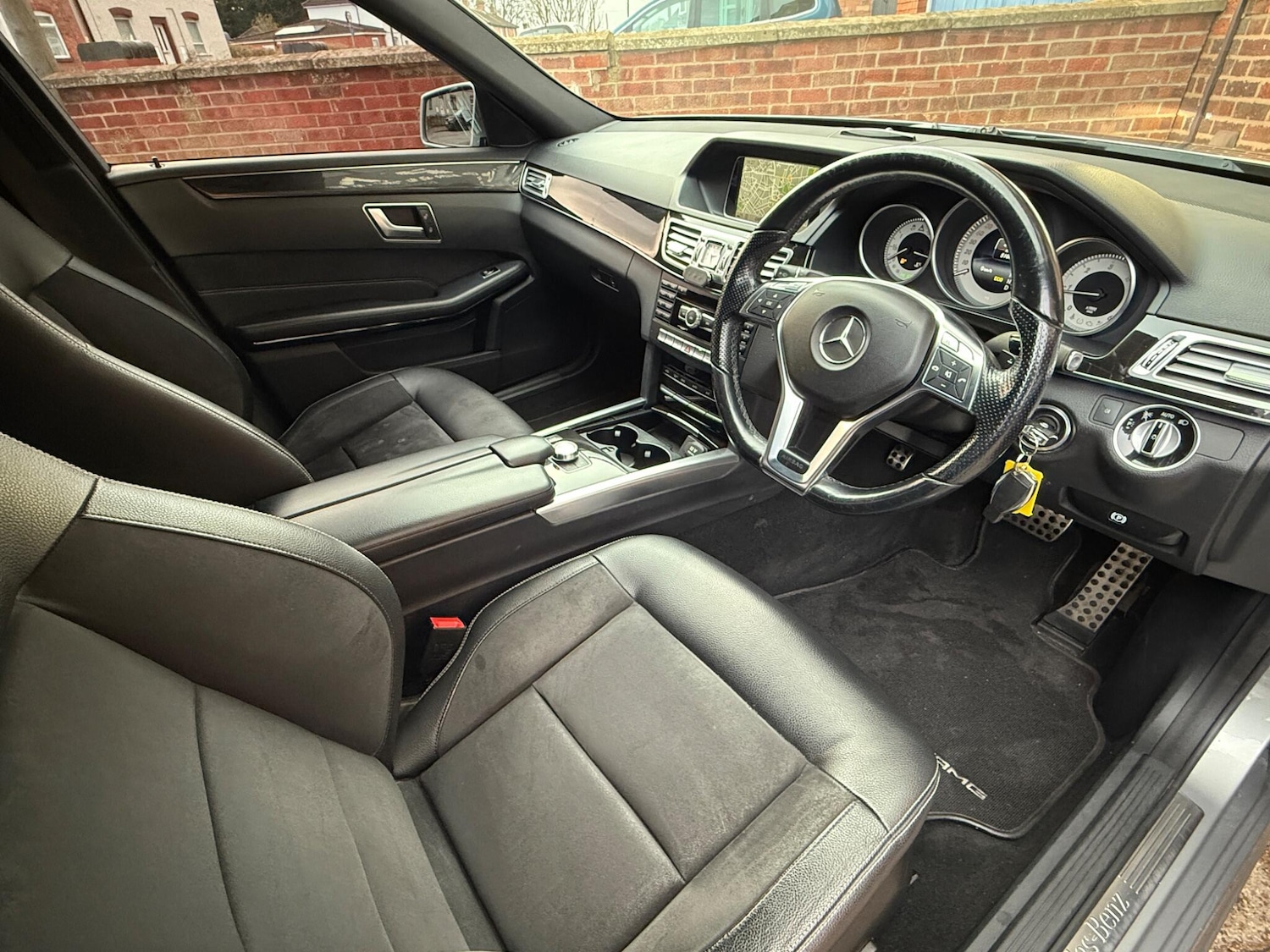 Used Mercedes-Benz E Class 2014 for sale - 76688978: Photo 8