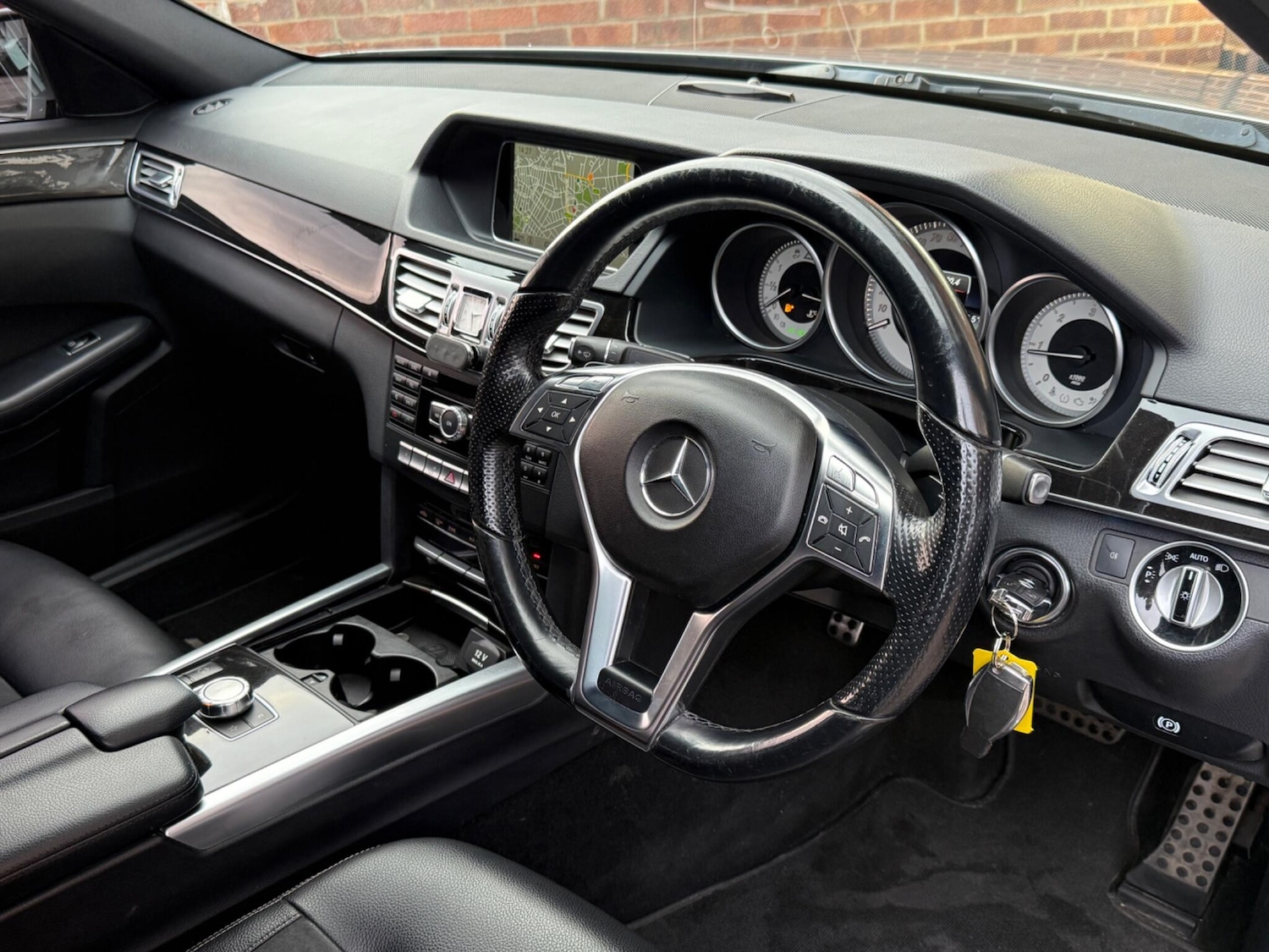 Used Mercedes-Benz E Class 2014 for sale - 76688978: Photo 9