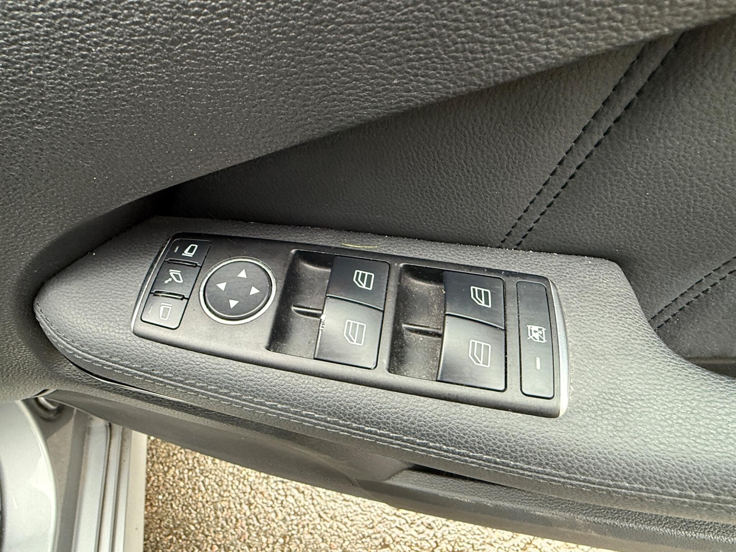 Used Mercedes-Benz E Class 2011 for sale - 77479554: Photo 15