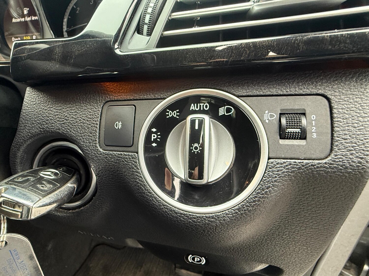 Used Mercedes-Benz E Class 2011 for sale - 77479554: Photo 16