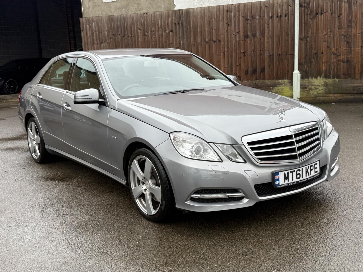 Used Mercedes-Benz E Class 2011 for sale - 77479554: Photo 3