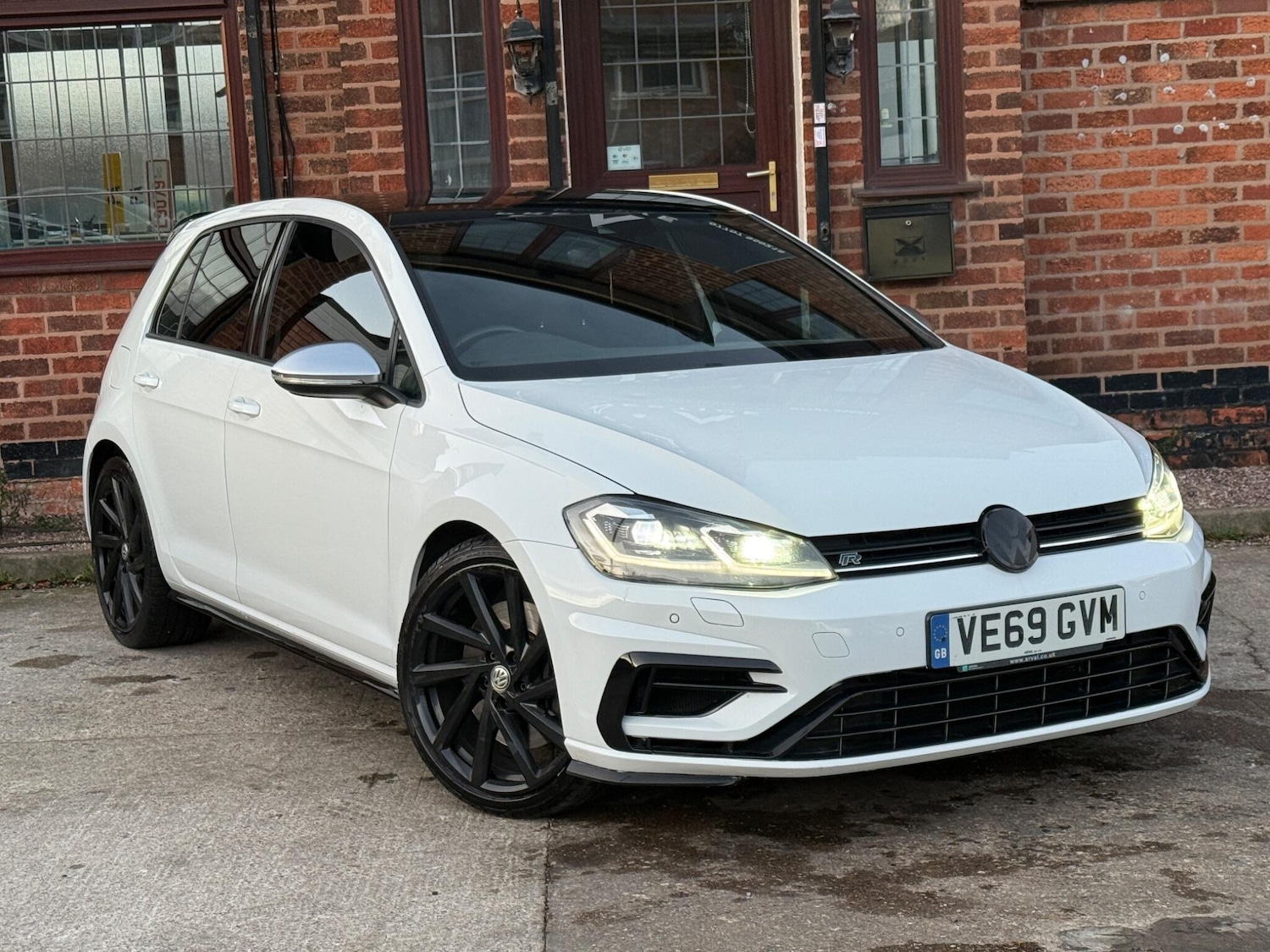 Used Volkswagen Golf 2019 for sale - 76633506: Photo 2