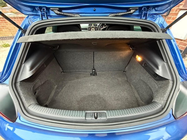 Used Volkswagen Scirocco 2011 for sale - 76295886: Photo 19