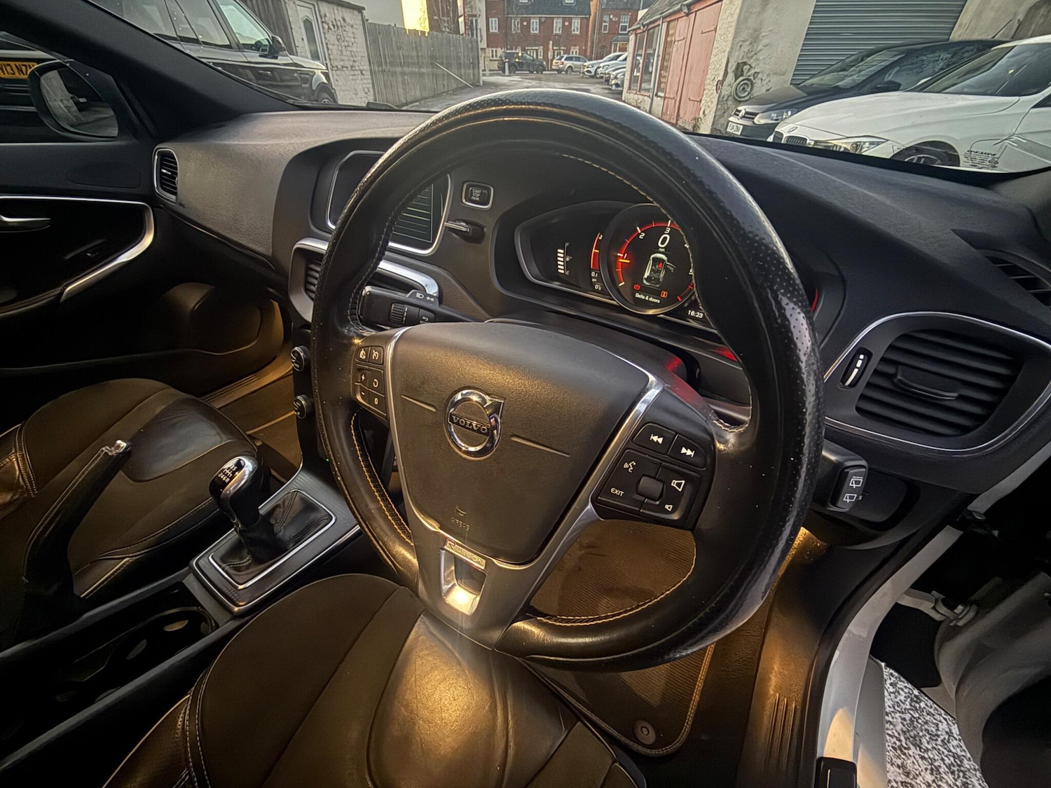 Used Volvo V40 2017 for sale - 77097457: Photo 11