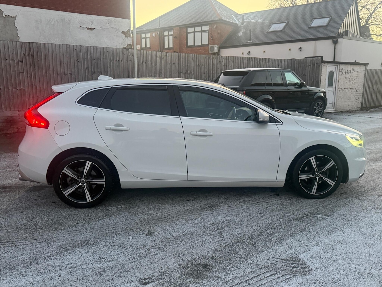 Used Volvo V40 2017 for sale - 77097457: Photo 3