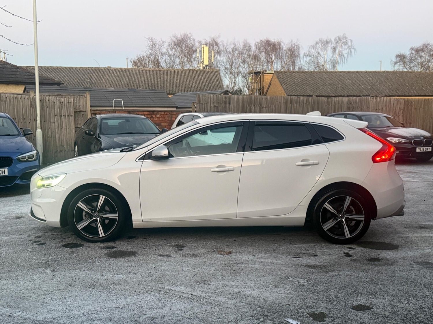 Used Volvo V40 2017 for sale - 77097457: Photo 7