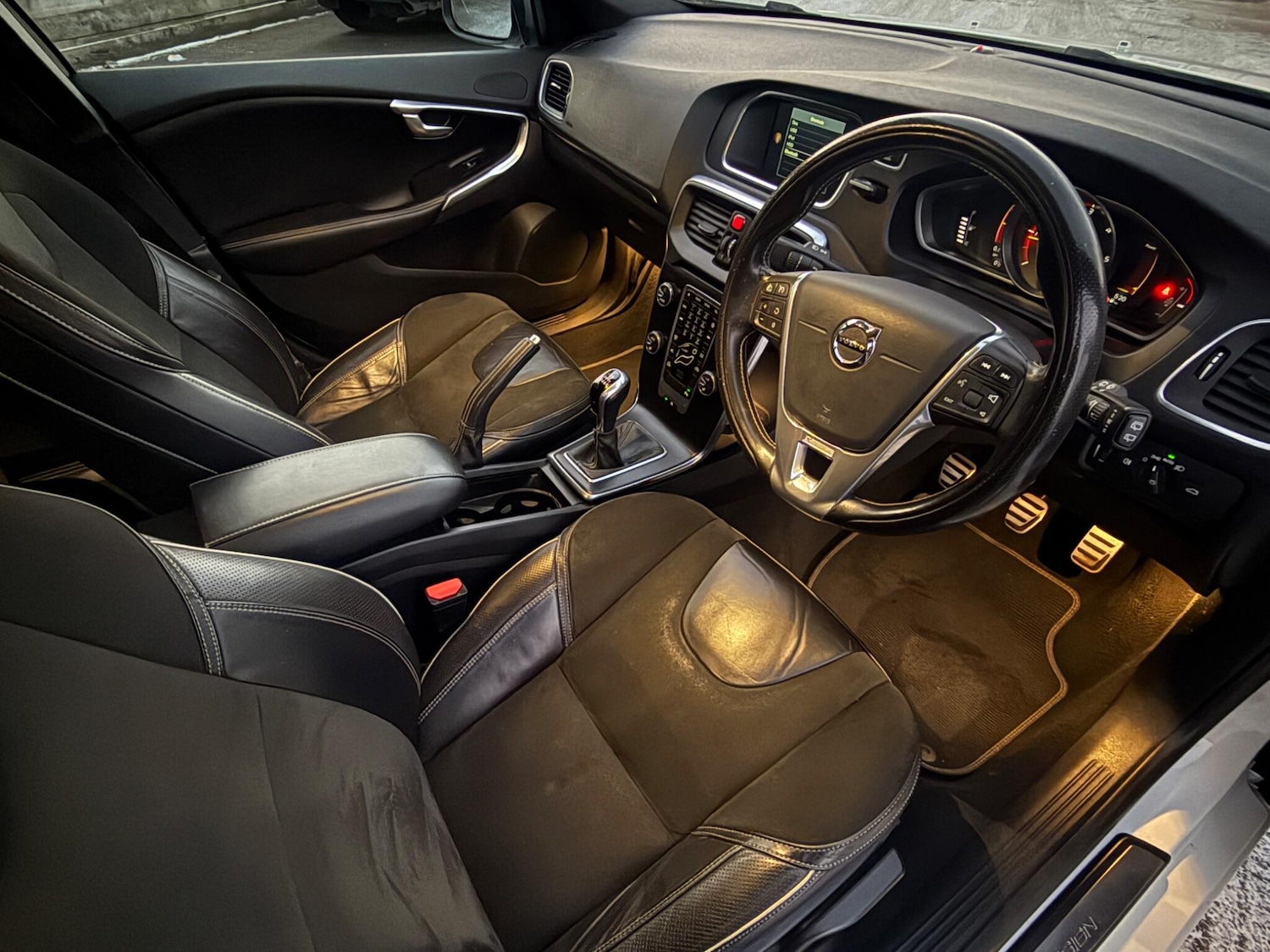 Used Volvo V40 2017 for sale - 77097457: Photo 8