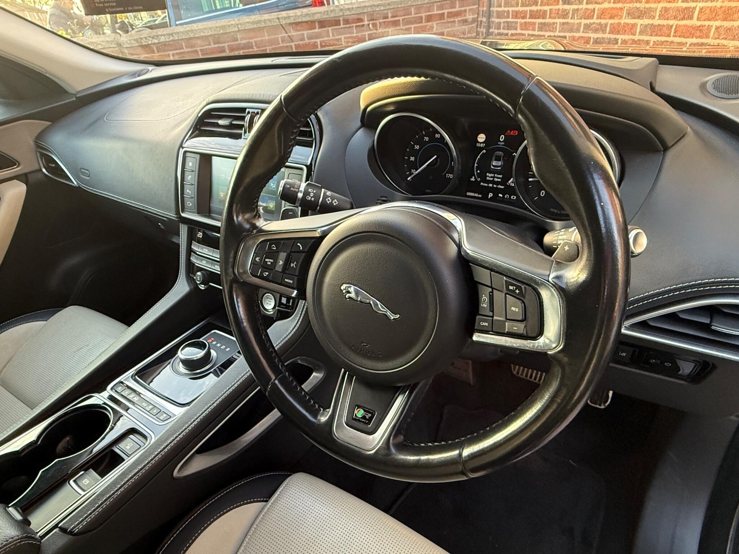 Used Jaguar F-Pace 2016 for sale - 76572422: Photo 10