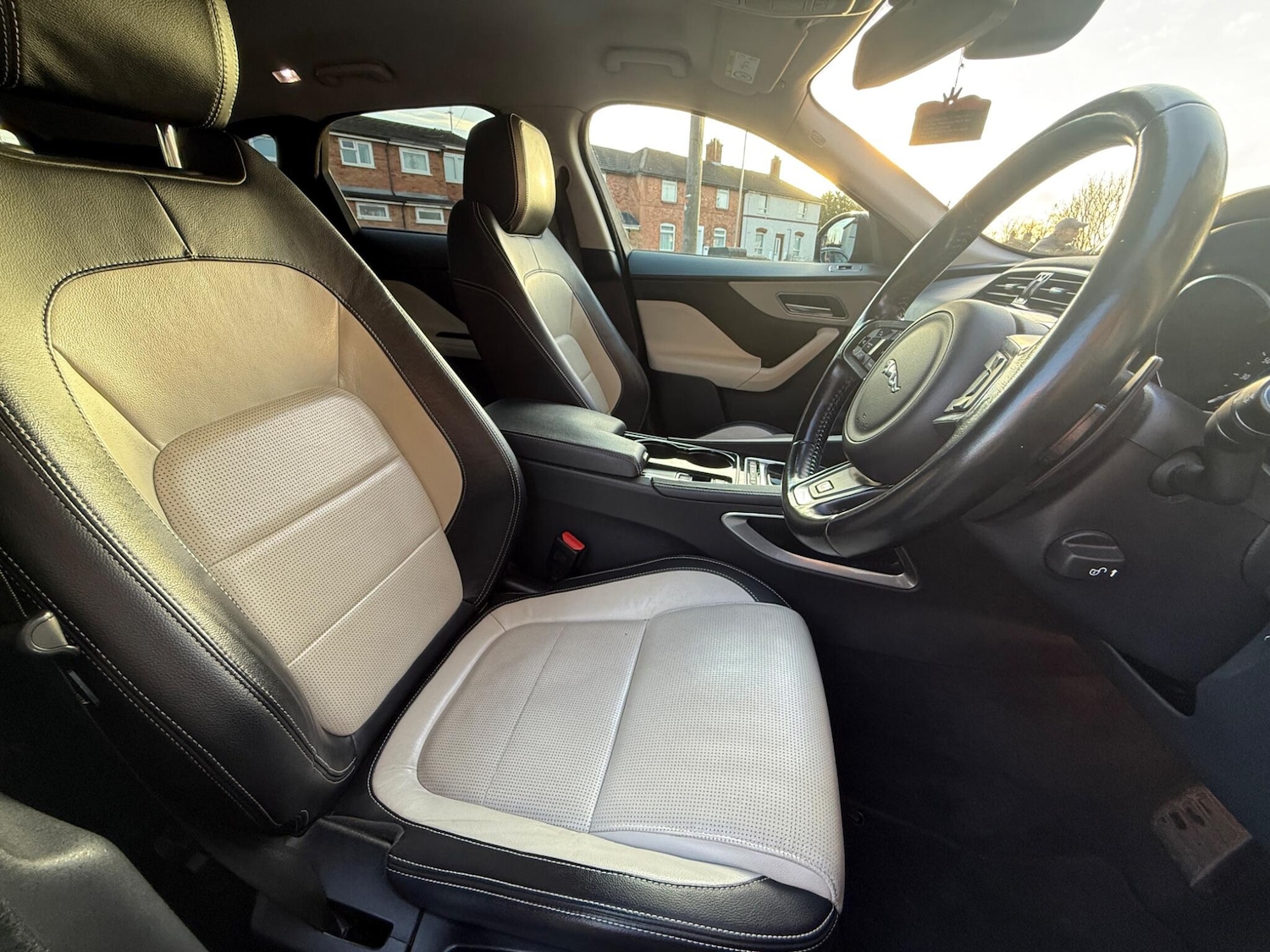 Used Jaguar F-Pace 2016 for sale - 76572422: Photo 11