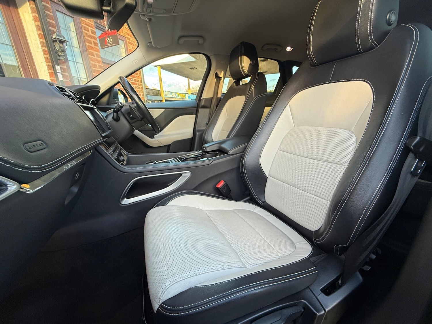 Used Jaguar F-Pace 2016 for sale - 76572422: Photo 18