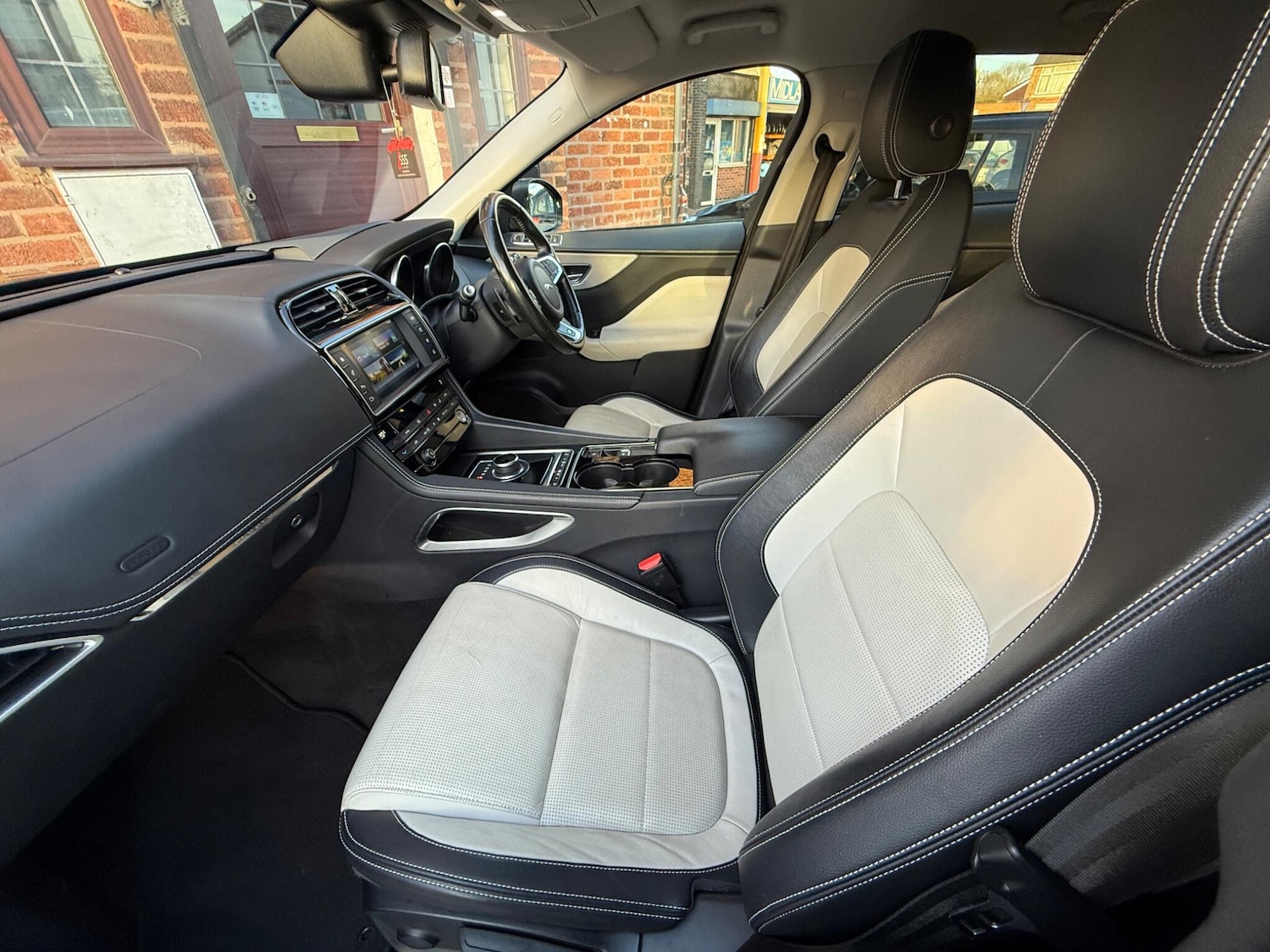 Used Jaguar F-Pace 2016 for sale - 76572422: Photo 19