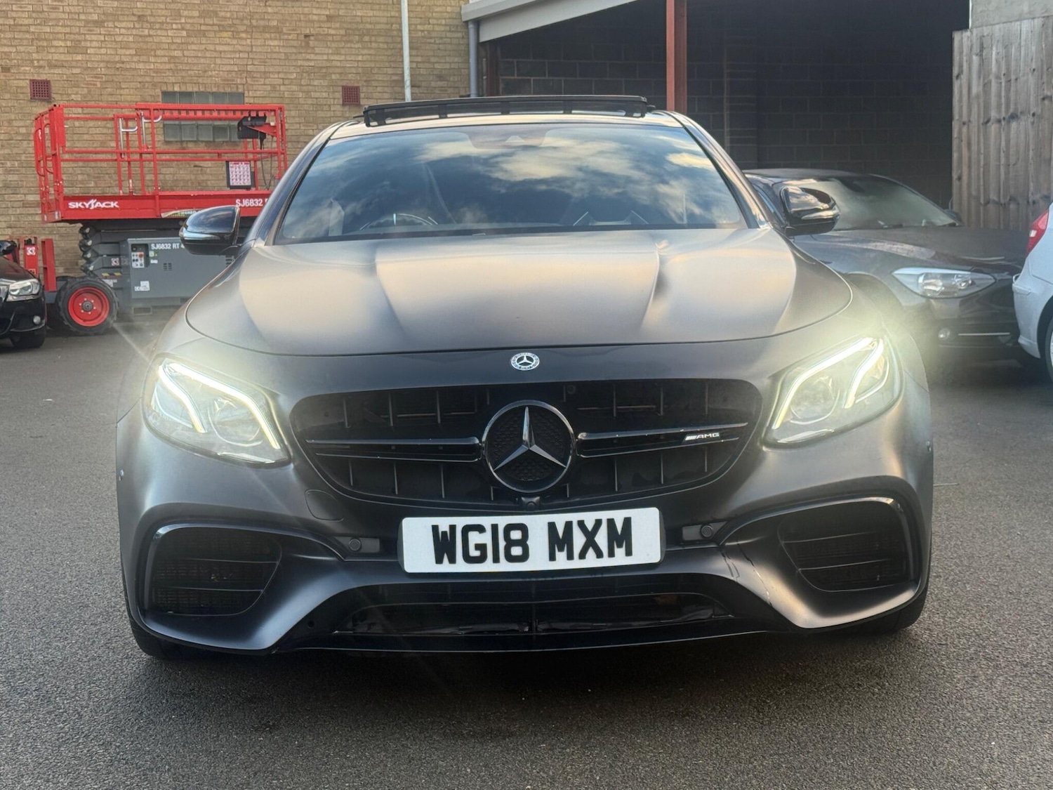 Used Mercedes-Benz E Class for sale - 77854204: Photo 2