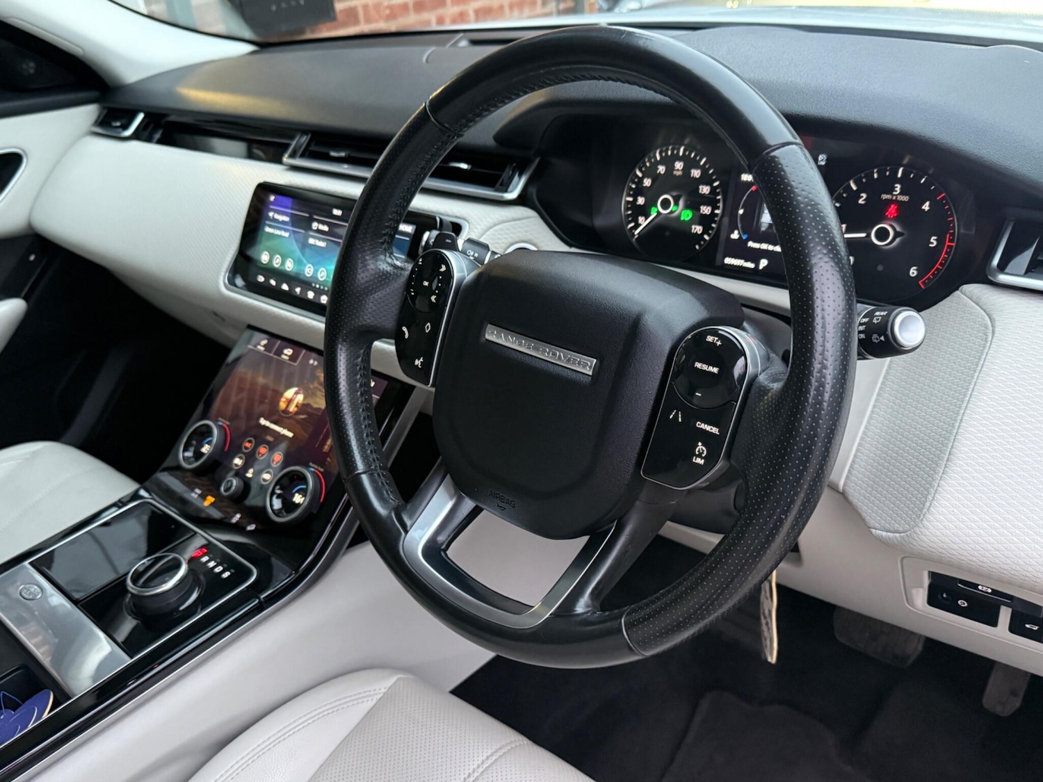 Used Land Rover Range Rover Velar 2017 for sale - 76702298: Photo 10