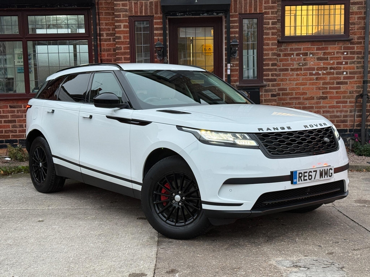 Used Land Rover Range Rover Velar 2017 for sale - 76702298: Photo 2