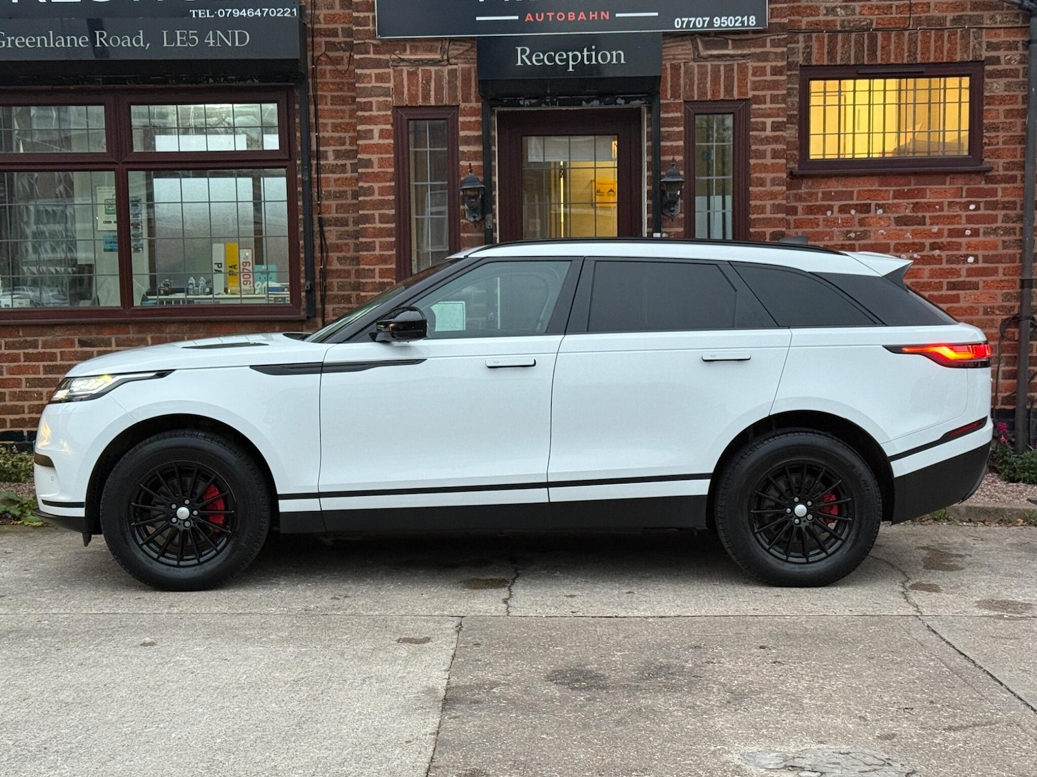 Used Land Rover Range Rover Velar 2017 for sale - 76702298: Photo 4