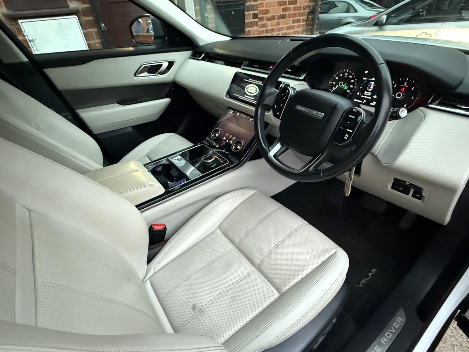 Used Land Rover Range Rover Velar 2017 for sale - 76702298: Photo 9