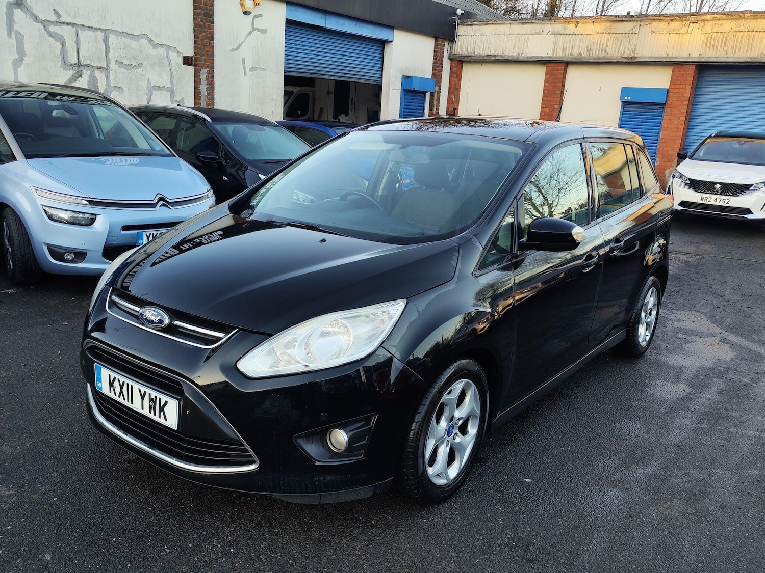 Used Ford Grand C-Max 2011 for sale - 77237788: Photo 2