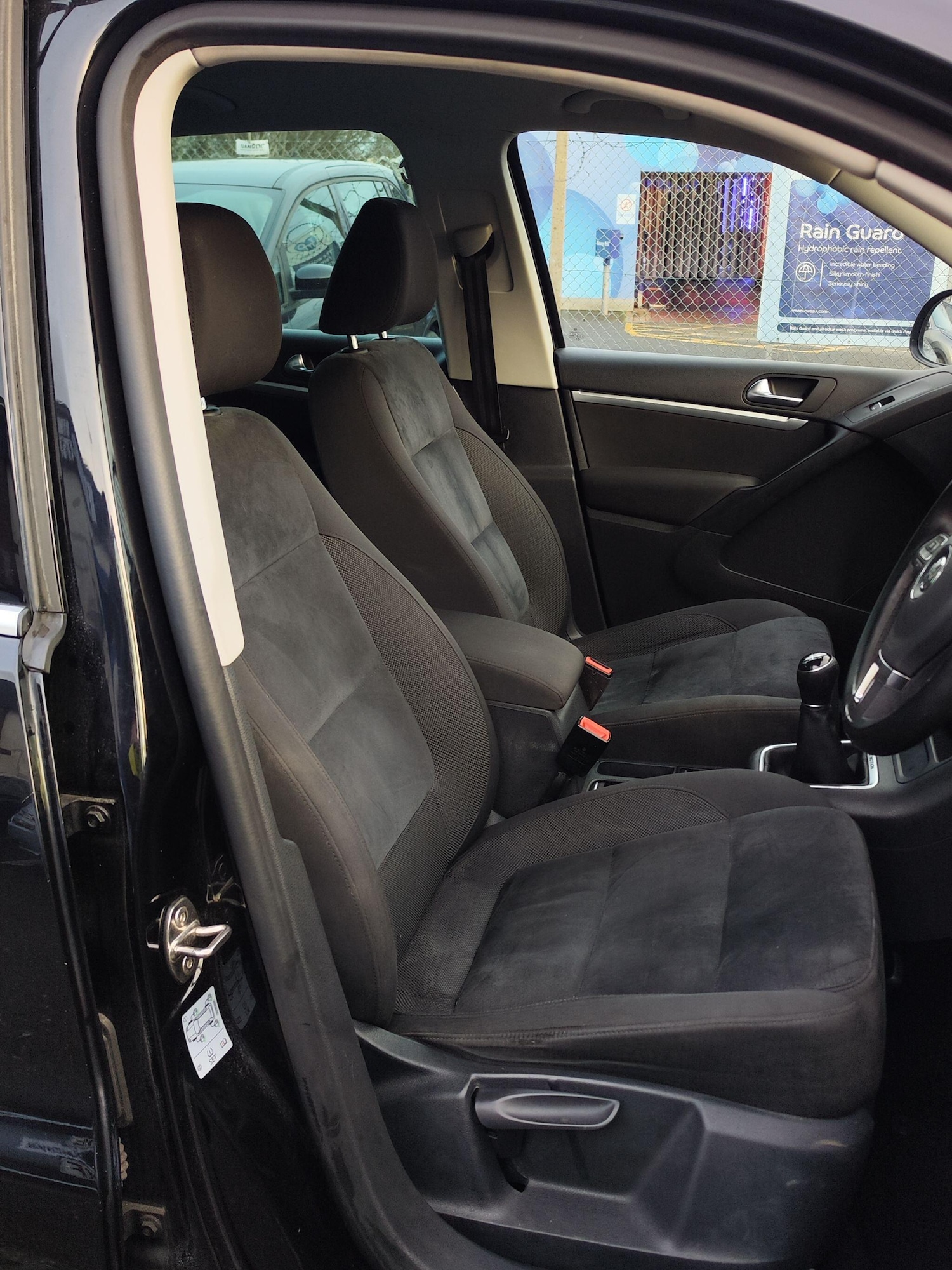 Used Volkswagen Tiguan 2015 for sale - 77237543: Photo 9