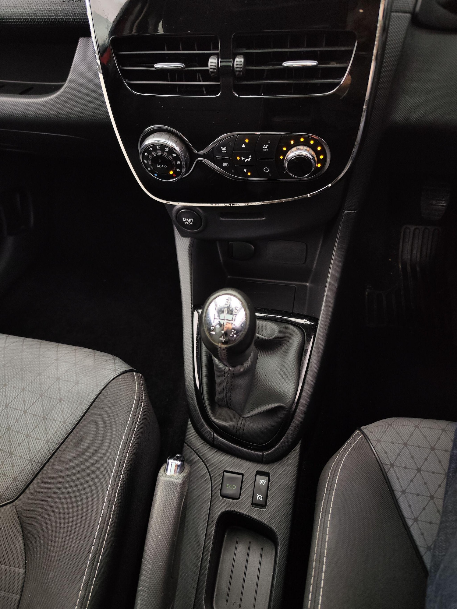 Used Renault Clio 2013 for sale - 76899024: Photo 13