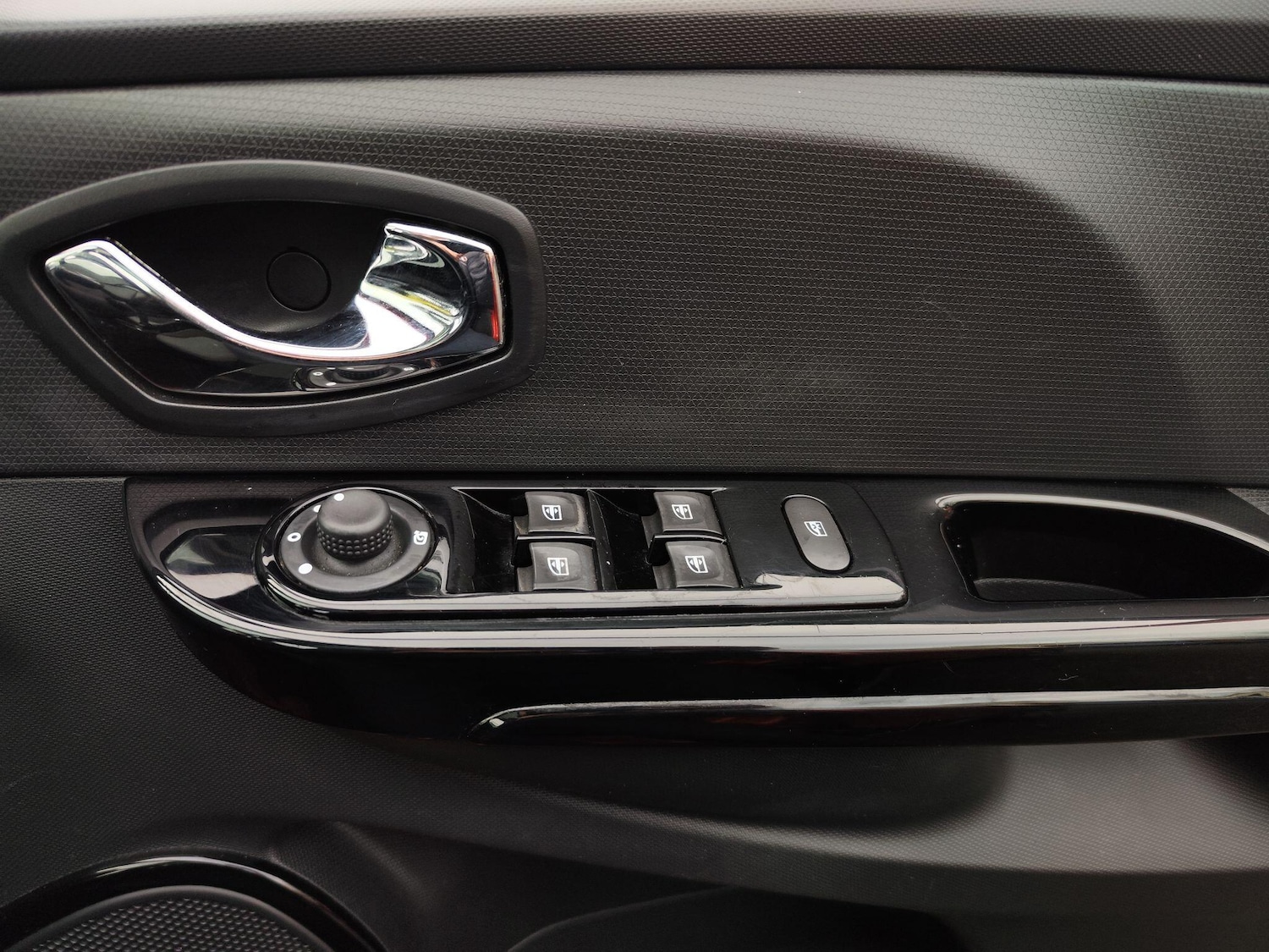 Used Renault Clio 2013 for sale - 76899024: Photo 17