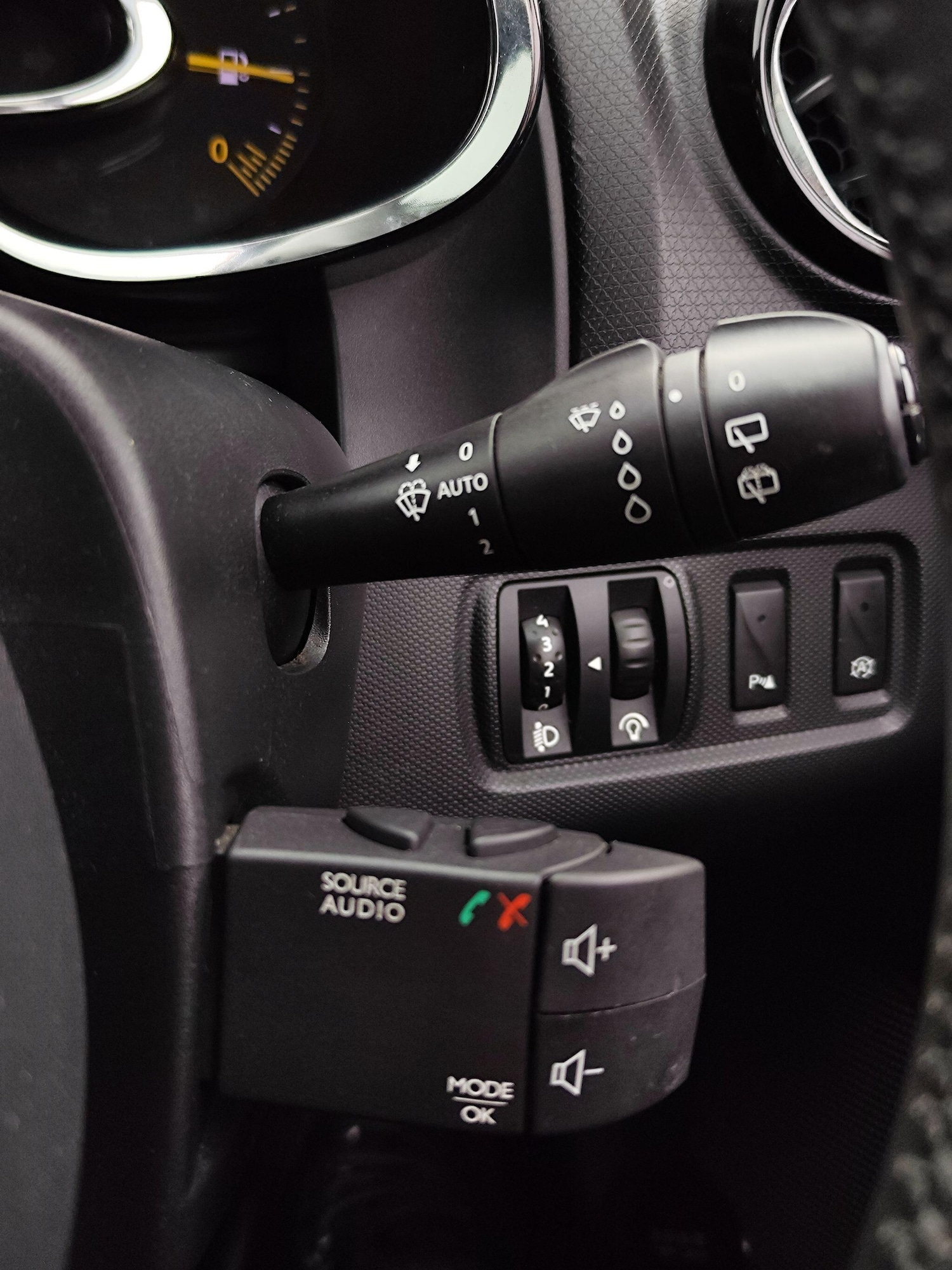 Used Renault Clio 2013 for sale - 76899024: Photo 28