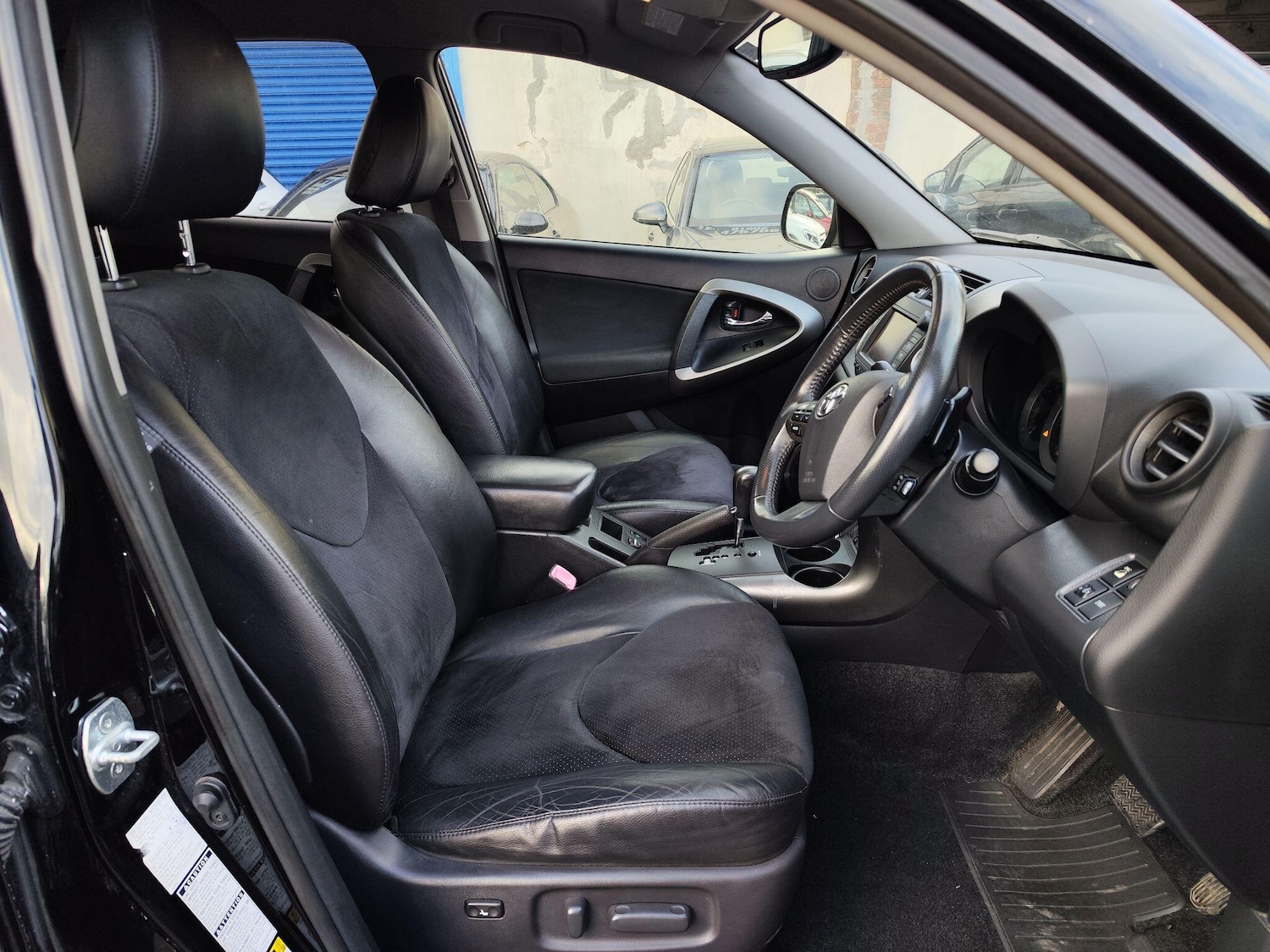 Used Toyota RAV4 2011 for sale - 76633991: Photo 11