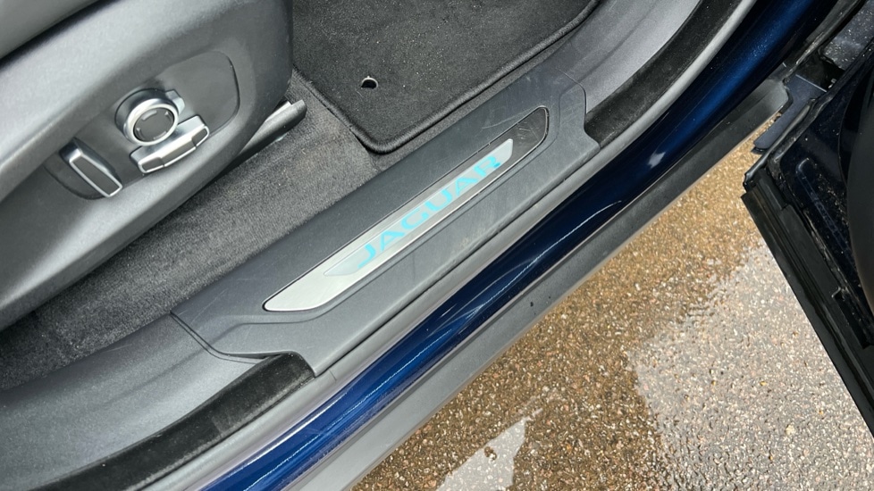 Used Jaguar F-Pace 2023 for sale - 76881844: Photo 36