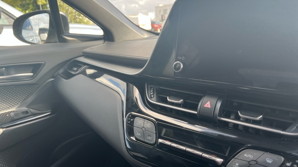 Used Toyota C-HR 2022 for sale - 75534089: Photo 50