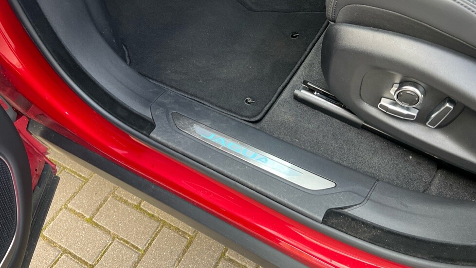 Used Jaguar F-Pace 2024 for sale - 76233939: Photo 36