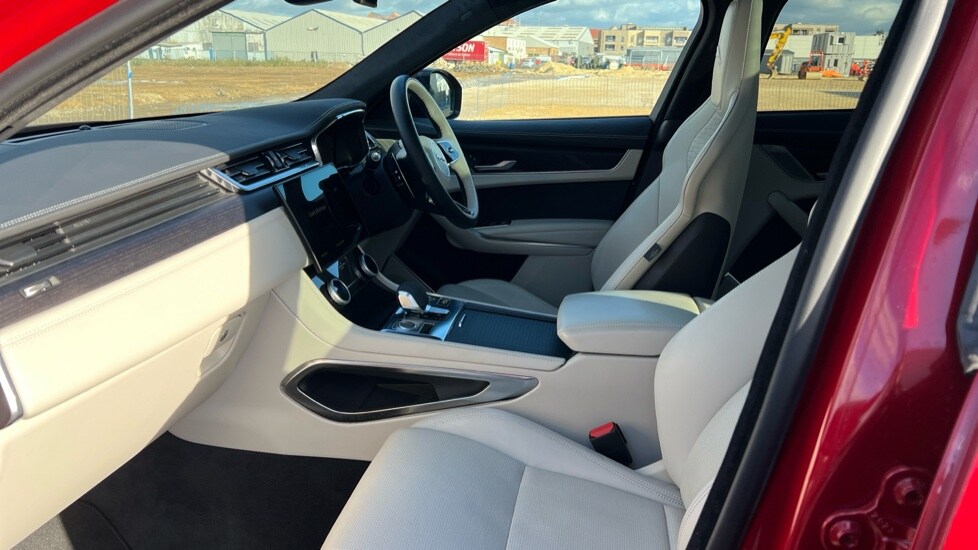 Used Jaguar F-Pace 2024 for sale - 76350733: Photo 3