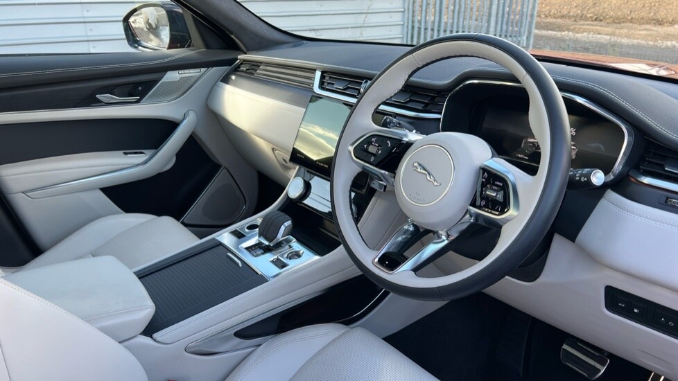 Used Jaguar F-Pace 2024 for sale - 76350733: Photo 32