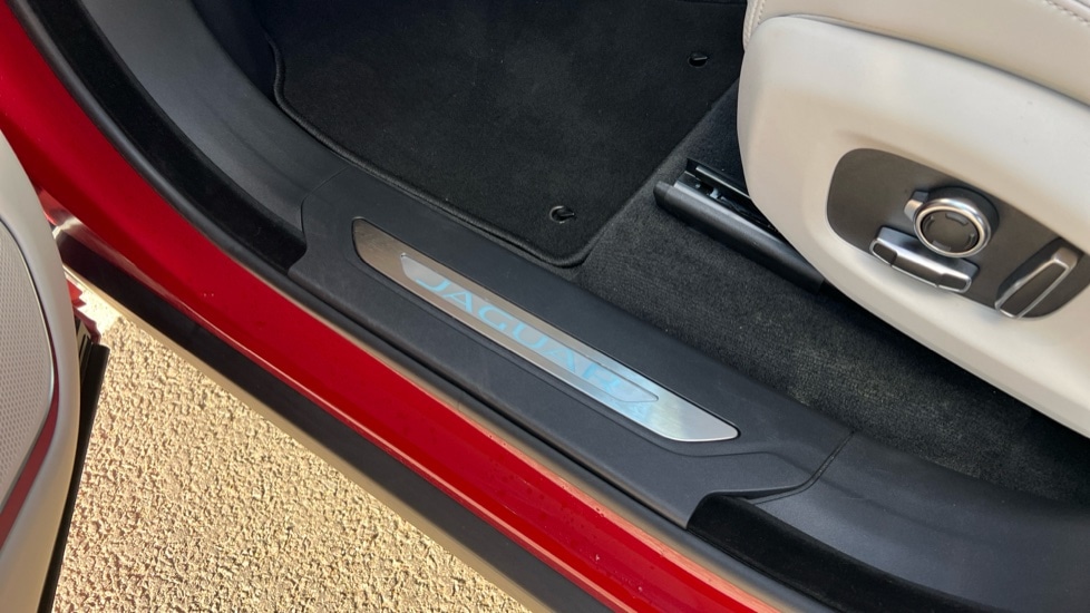 Used Jaguar F-Pace 2024 for sale - 76350733: Photo 36