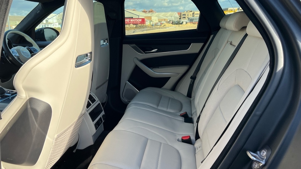 Used Jaguar F-Pace 2024 for sale - 76350733: Photo 4