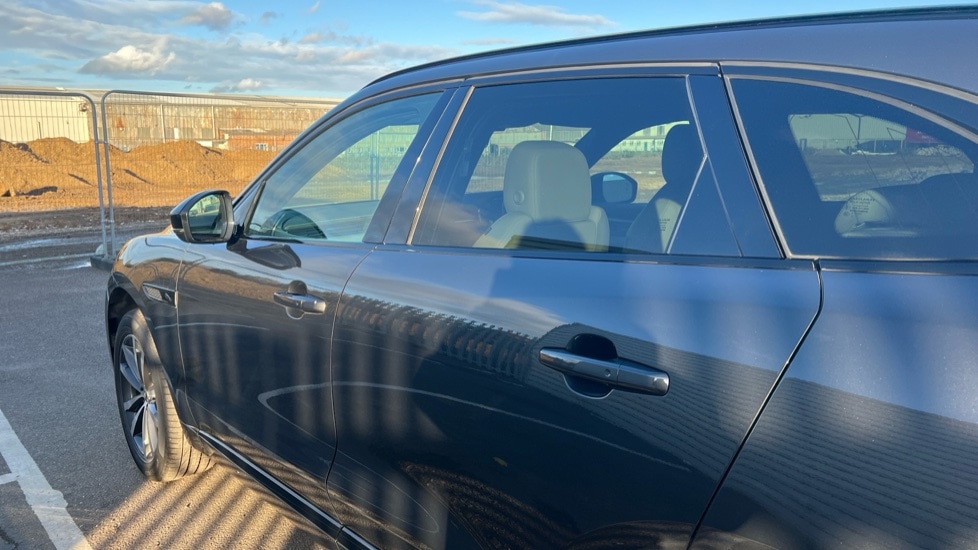 Used Jaguar F-Pace 2023 for sale - 76696557: Photo 24