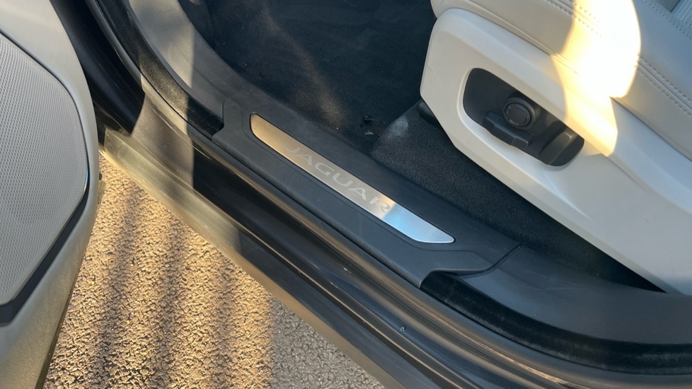 Used Jaguar F-Pace 2023 for sale - 76696557: Photo 36