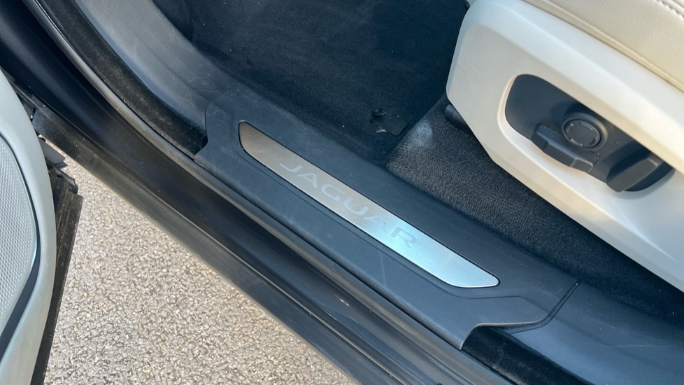 Used Jaguar F-Pace 2023 for sale - 76696557: Photo 37