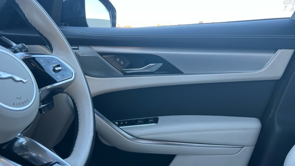 Used Jaguar F-Pace 2023 for sale - 76696557: Photo 38