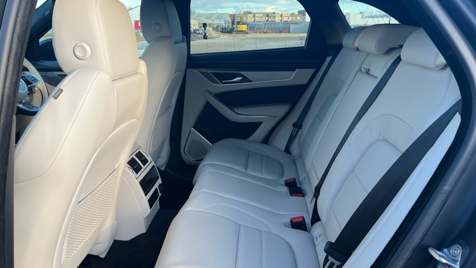 Used Jaguar F-Pace 2023 for sale - 76696557: Photo 4