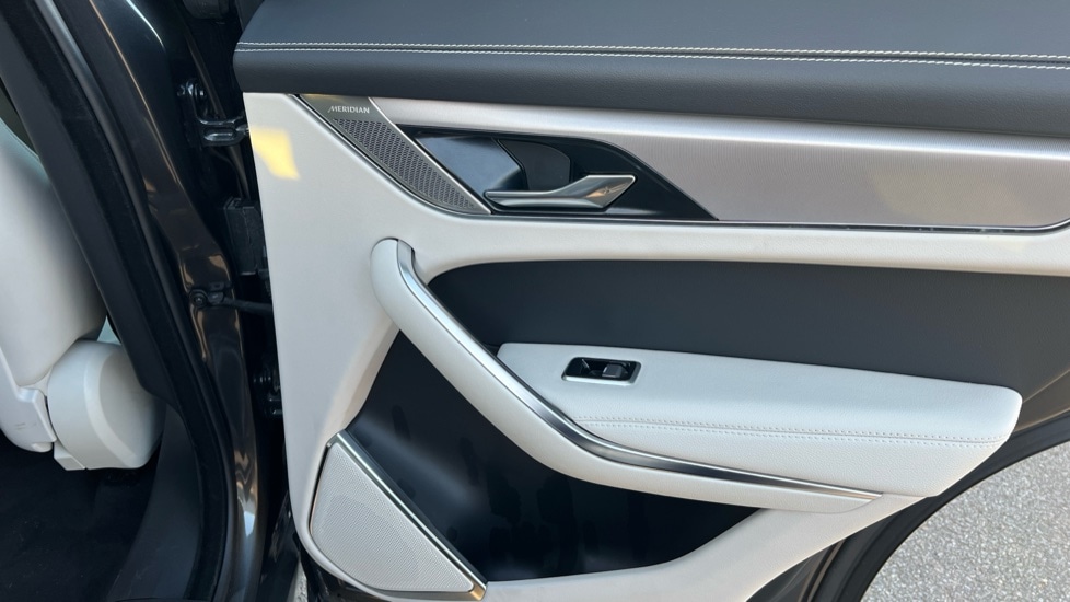 Used Jaguar F-Pace 2023 for sale - 76696557: Photo 44