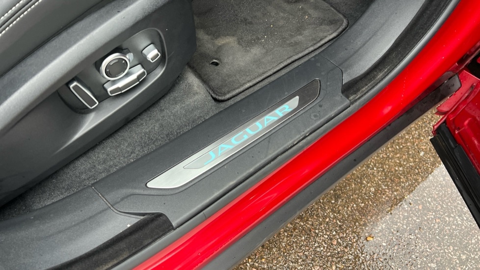 Used Jaguar F-Pace 2024 for sale - 76872625: Photo 24