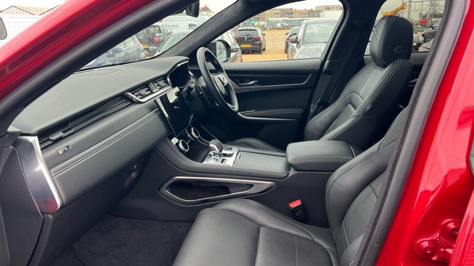 Used Jaguar F-Pace 2024 for sale - 76872625: Photo 3