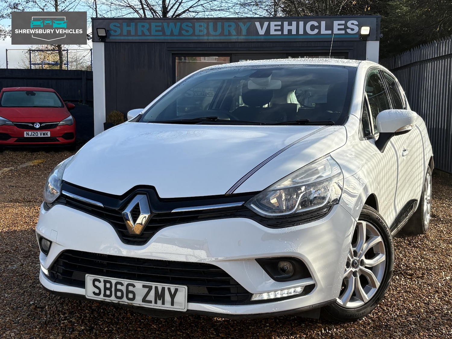 Used Renault Clio 2016 for sale - 76862053: Photo 2