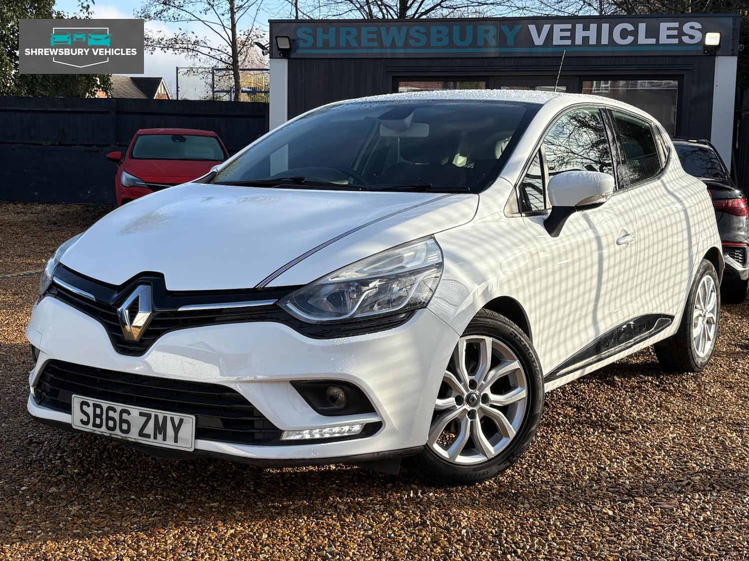Used Renault Clio 2016 for sale - 76862053: Photo 3