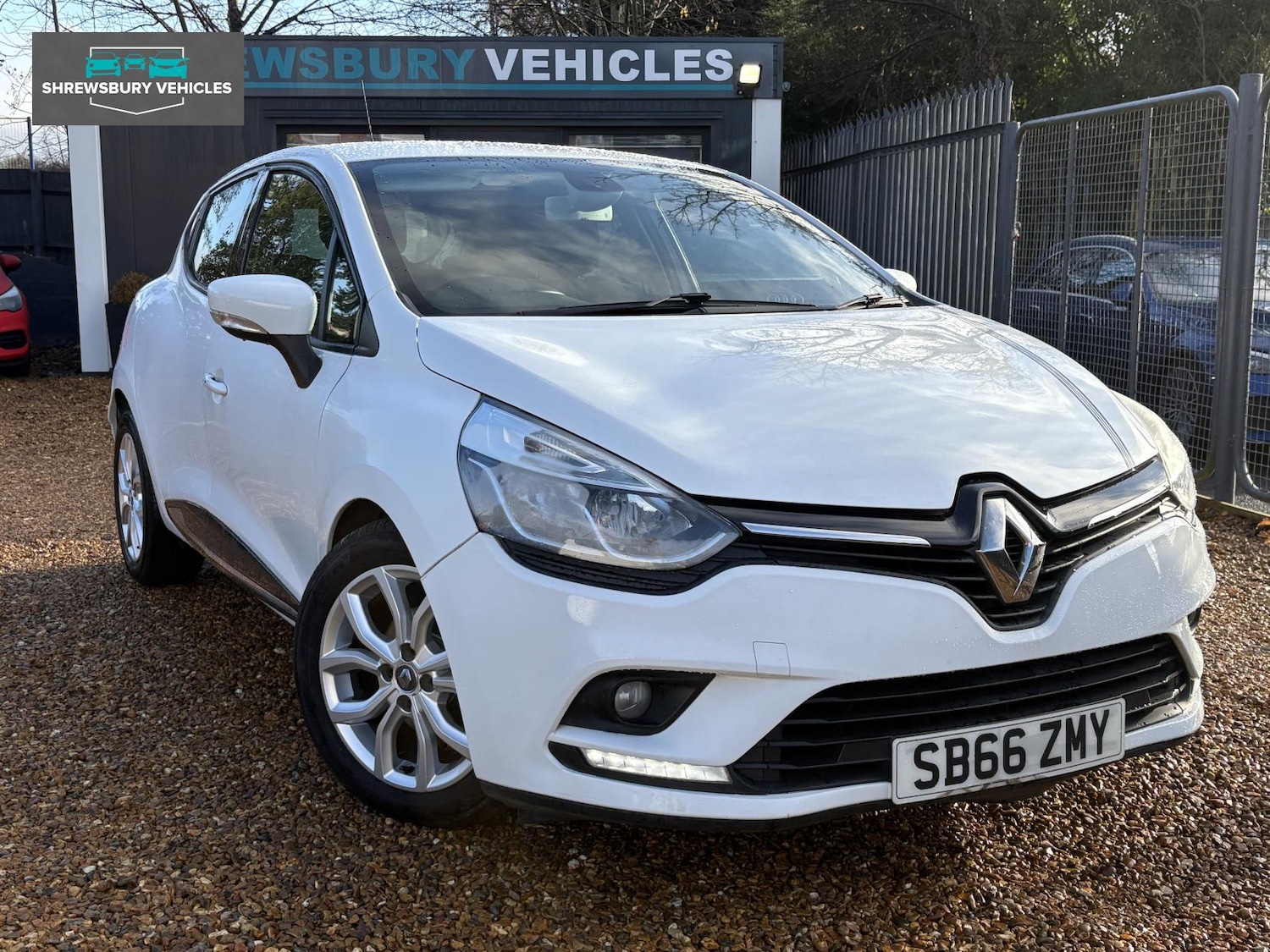 Used Renault Clio 2016 for sale - 76862053: Photo 4