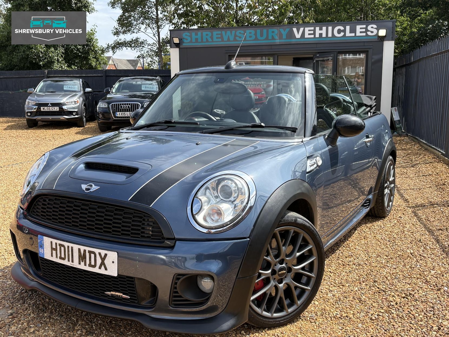 Used MINI Convertible 2011 for sale - 76618967: Photo 2