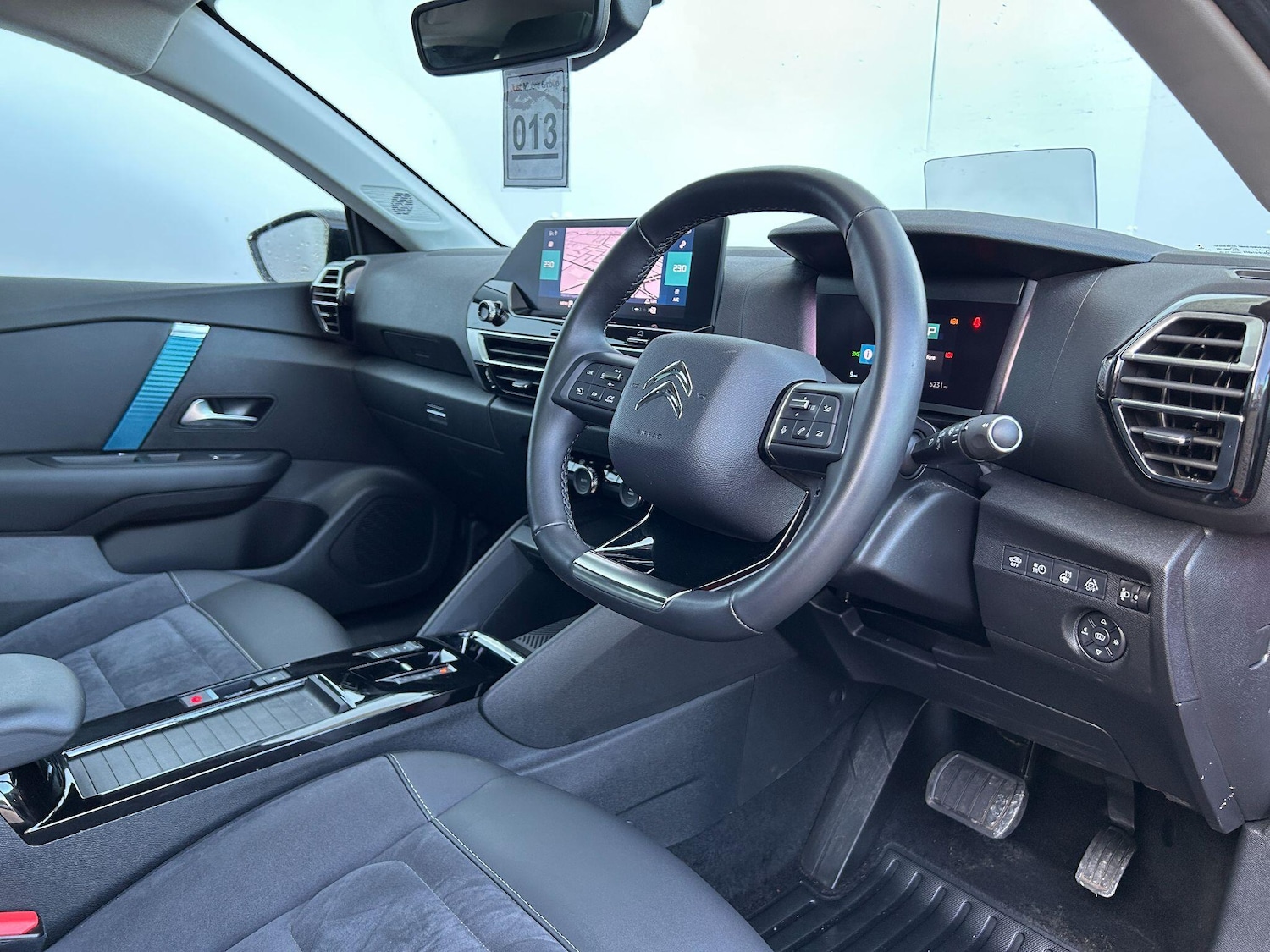 Used Citroen e-C4 2024 for sale - 76942370: Photo 11