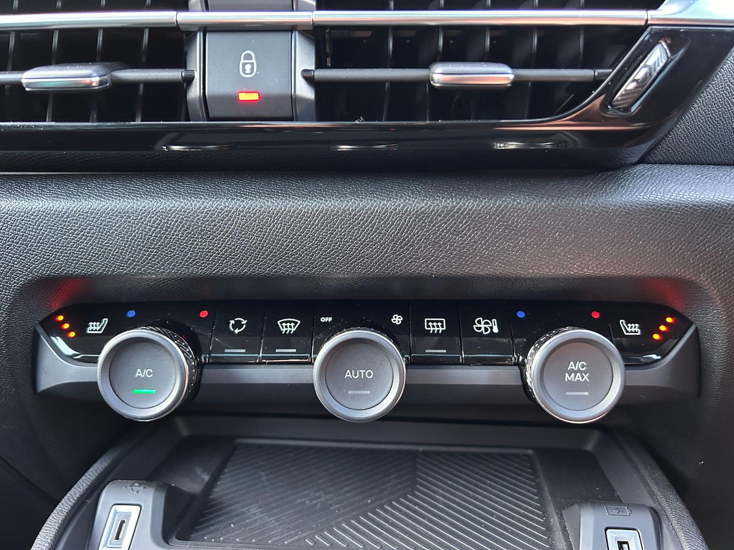 Used Citroen e-C4 2024 for sale - 76942370: Photo 13